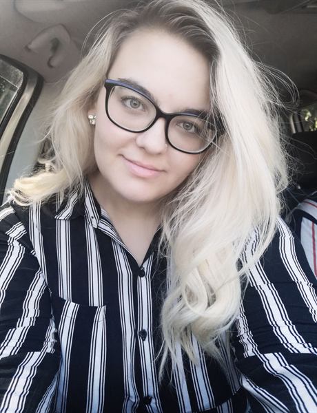 Natasha, the artist behind Art_with_T_
